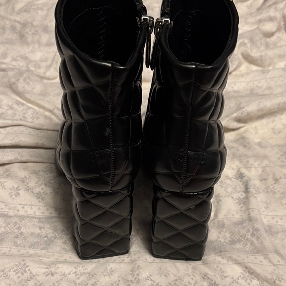 Cape Robbin Black Quilted Ankle Booties - Picture 3 of 6
